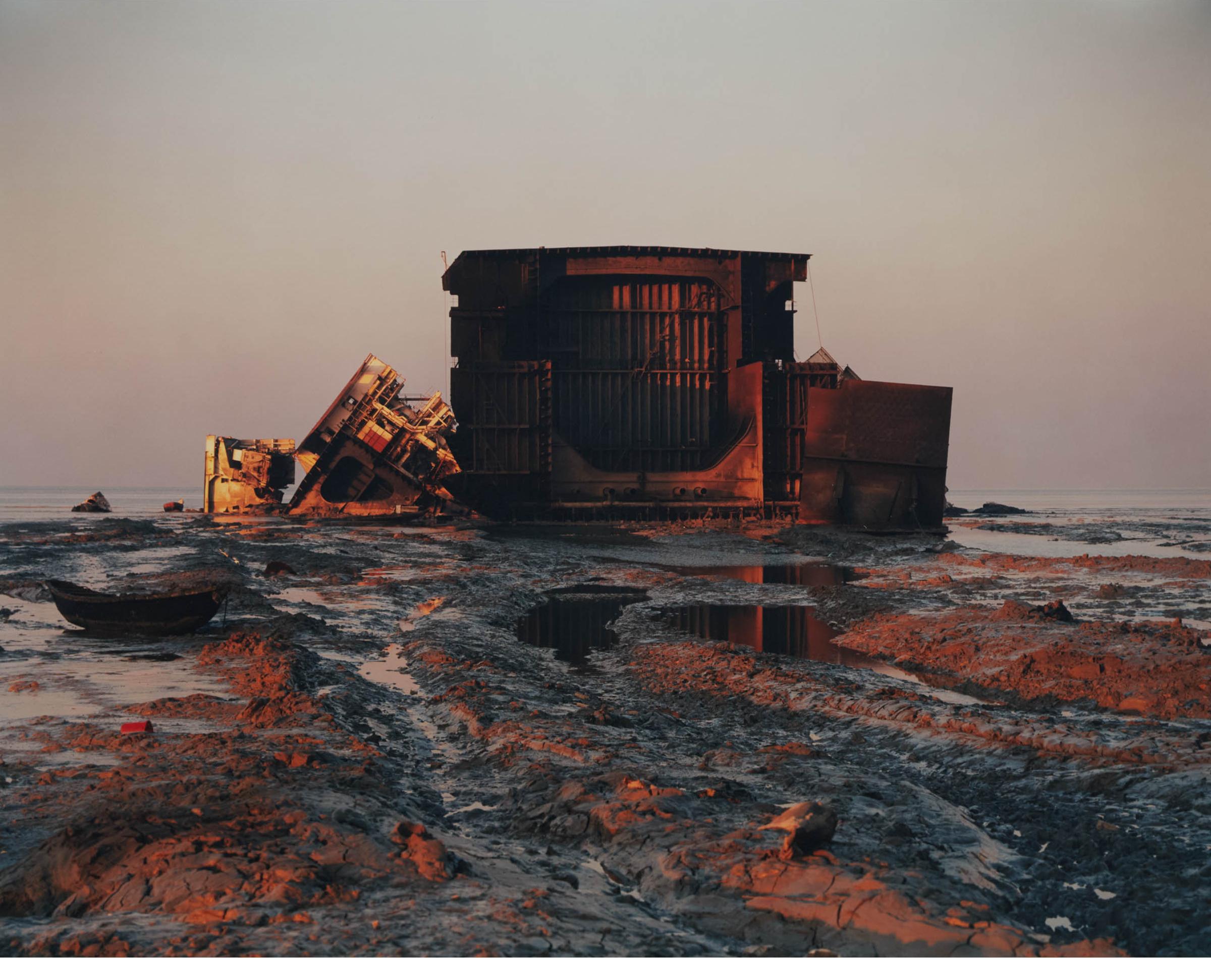 Edward Burtynsky (1955) - Shipbreaking #1, Chittagong, Bangladesh, 2000