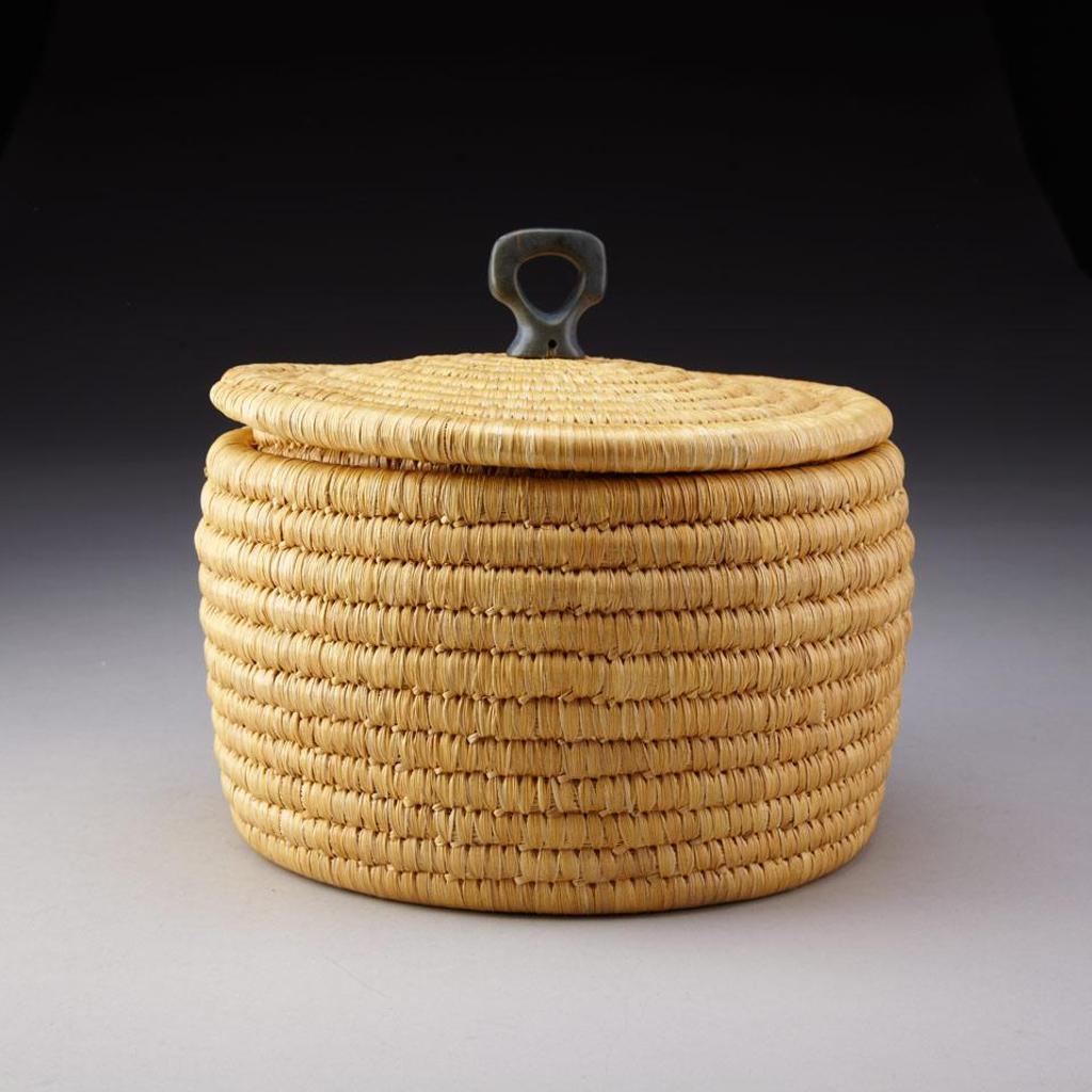 Leah Niviaxie (1932) - Lidded Container With Rectangular Knop