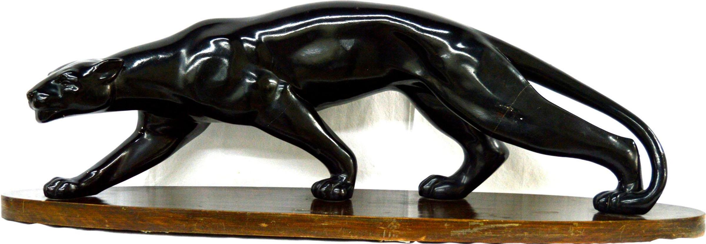 Salvador Melani (1902-1932) - Sculpture en céramique peinte à la main d'époque Art déco représentant une panthère, sur un socle en bois