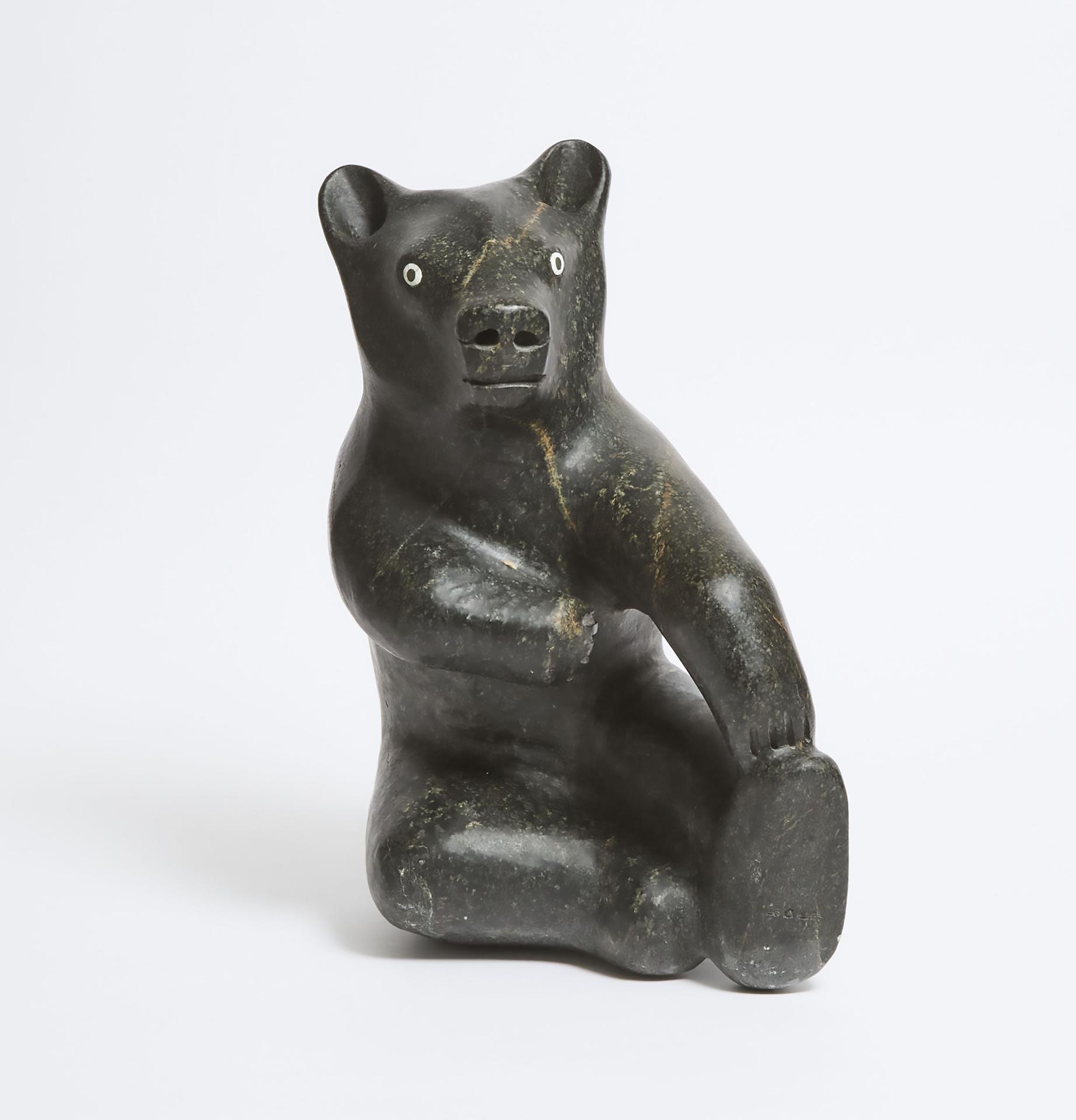 Josiah Nuilaalik (1928-2005) - Monumental Seated Bear