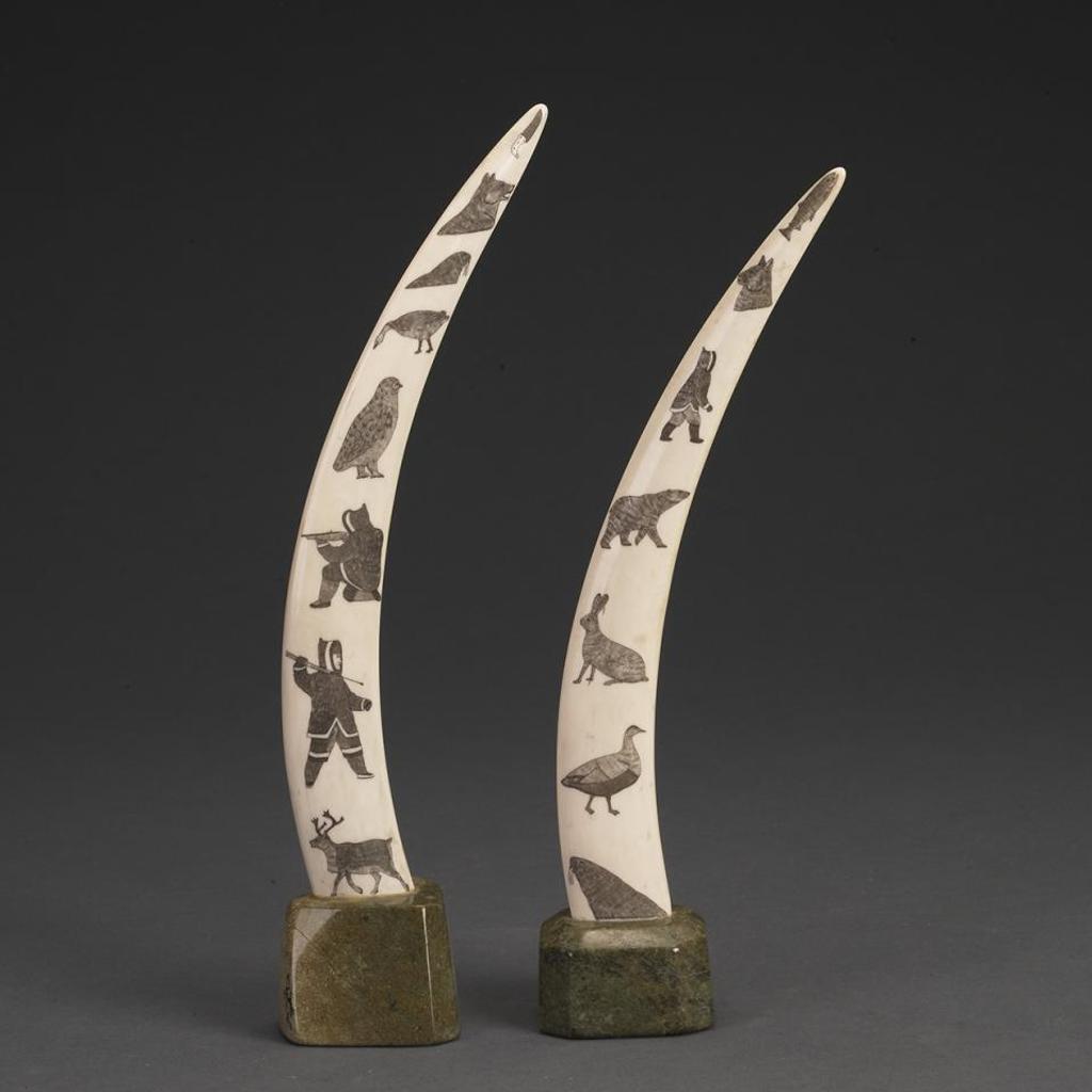 Davidee Itulu (1929-2006) - Pair Of Incised Tusks On Bases