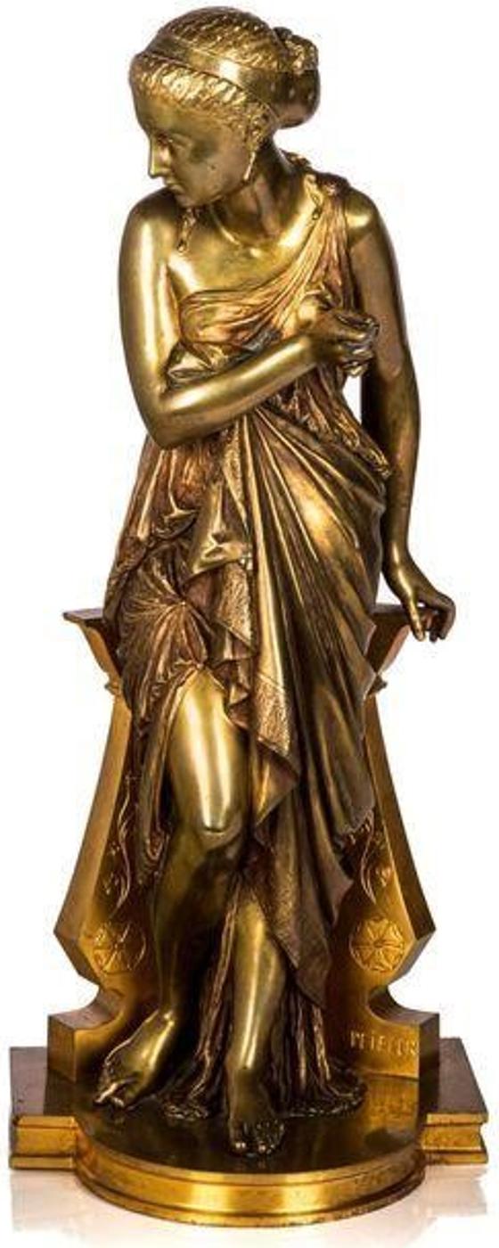 Auguste Joseph Peiffer (1832-1886) - Large gilt bronze in the Neo-Classical style by Auguste Joseph Peiffer. Depicting a woman in classical dress seated on a pedestal. Signed 'Peiffer' to the base. French