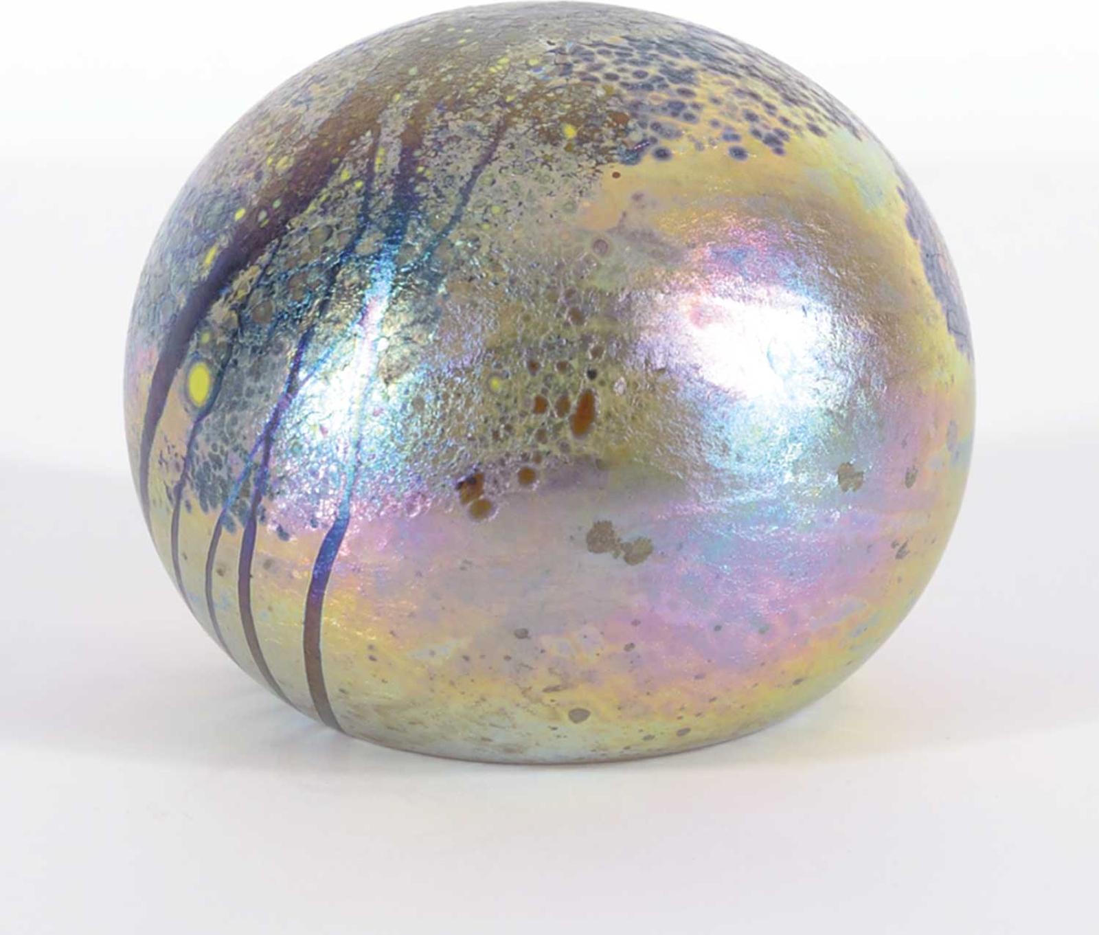 Karl Schantz (1944) - Iridescent Paperweight