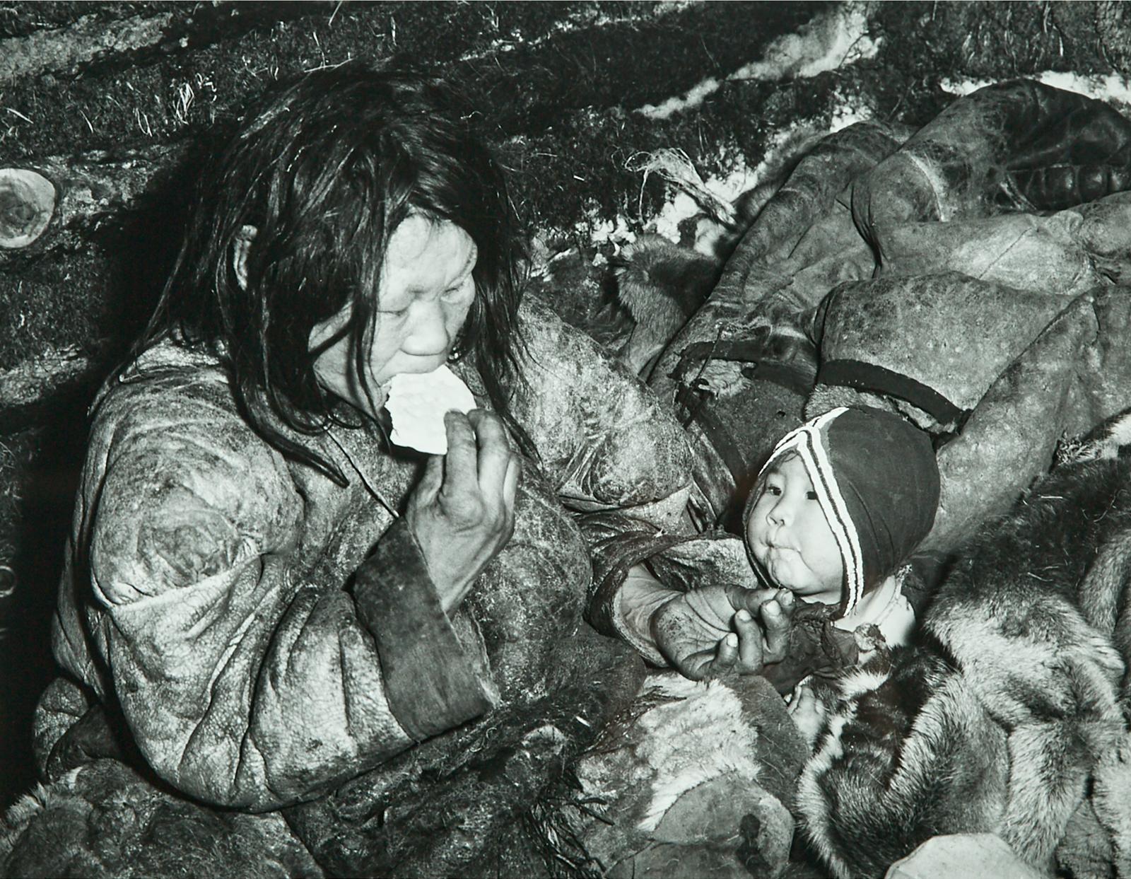 Richard Harrington (1911-2005) - Padlei, Nwt, 1950 (Mother And Child Wrapped In Furs)