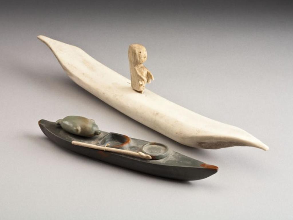 Etidloe Kalluk (1921) - Model kayak, grey stone