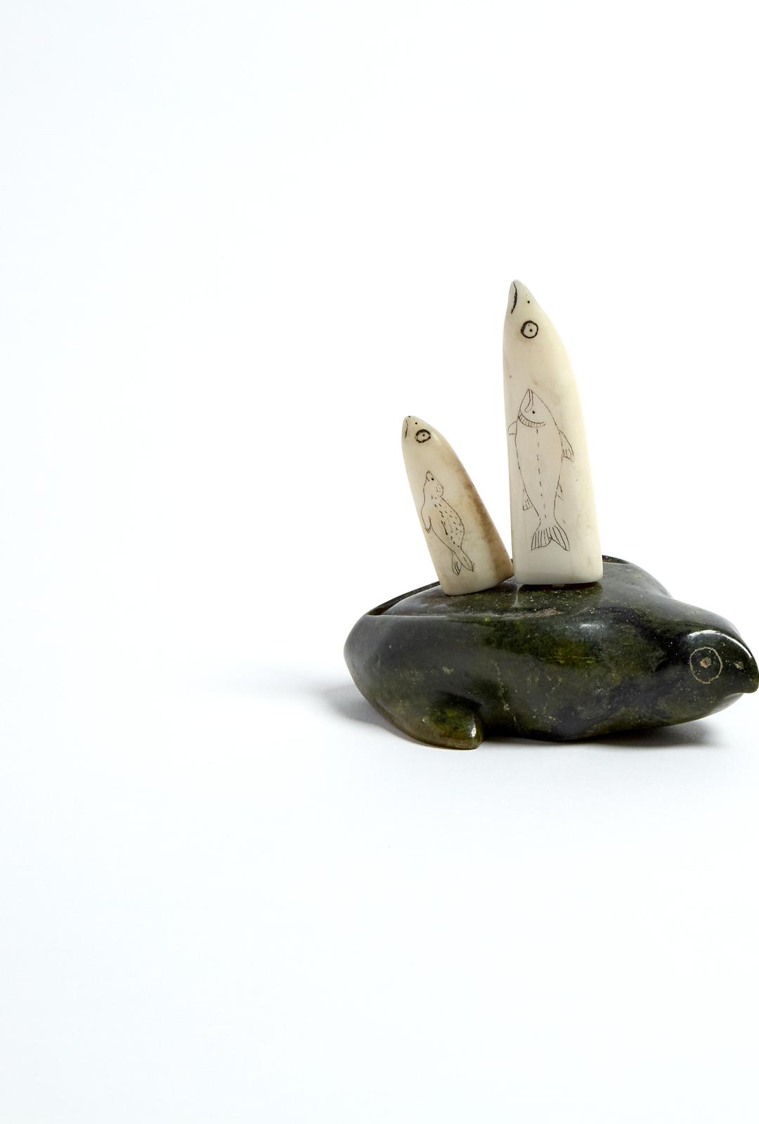 Omalluq Oshutsiaq (1948-2014) - Crouching Bird With Etched Ivory