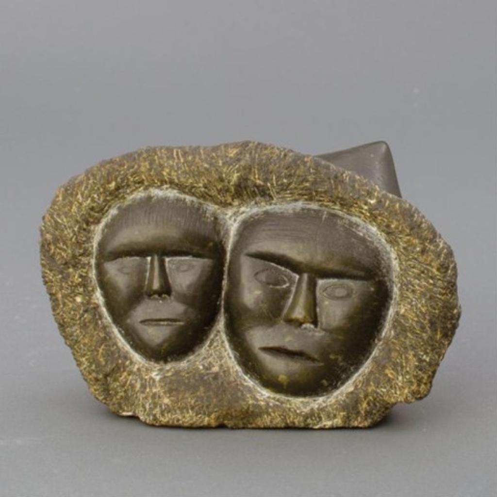 Eegeevudloo - Dark green stone carving of two faces