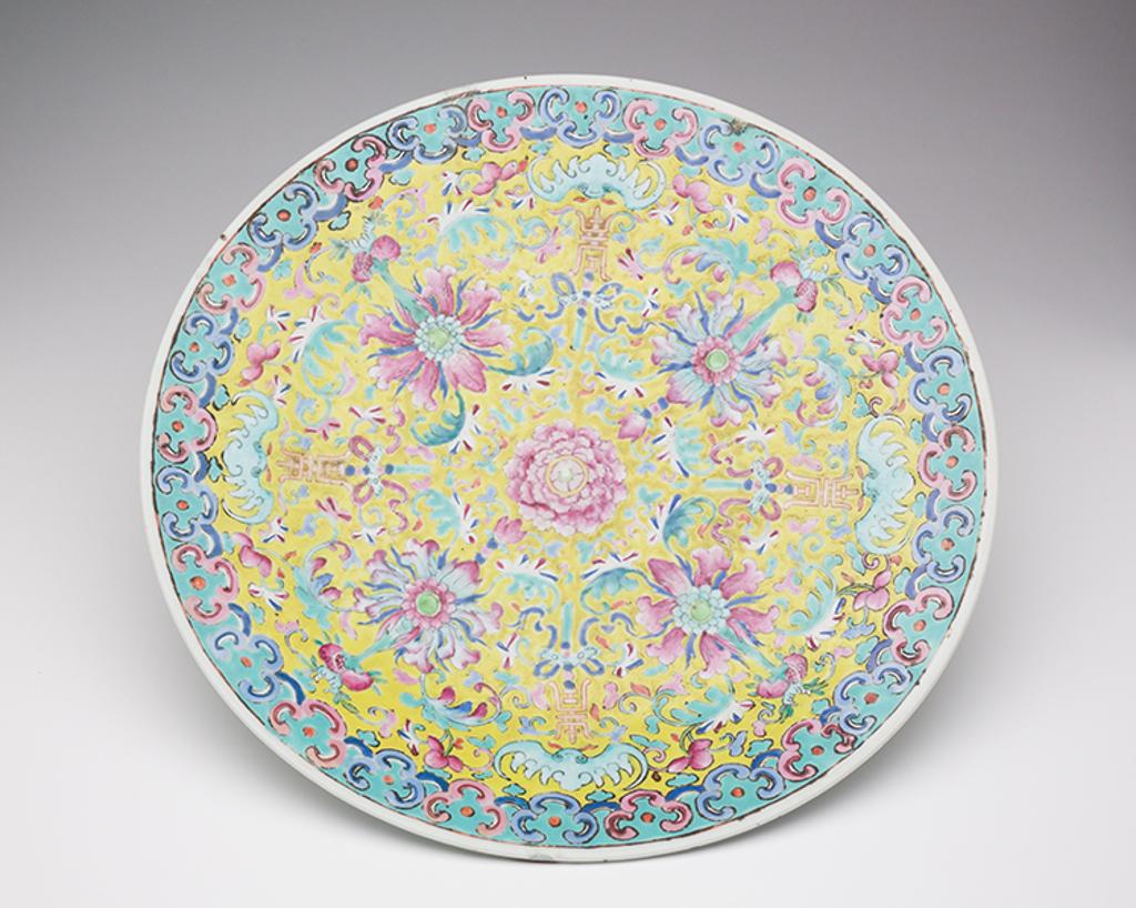 Chinese Art - A Large Chinese Famille Rose Shallow Dish, Late Qing Dynasty