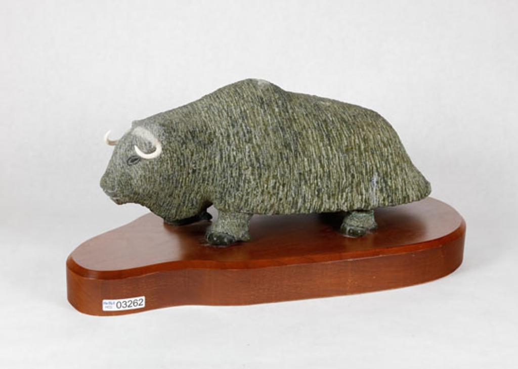 Iola Abraham Ikkidluak (1936-2003) - Musk Ox (03262/293)