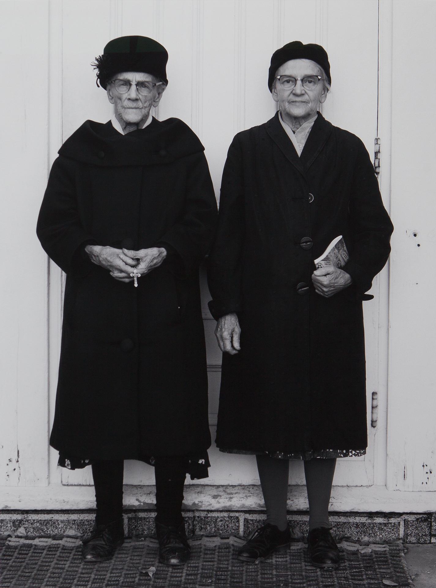 Gabor Szilasi (1928) - Mme Louis (Marie) Pednault et Mlle Laura Harvey Saint-Bernard de L'Isle-aux-Coudres, Charlevoix, 1970