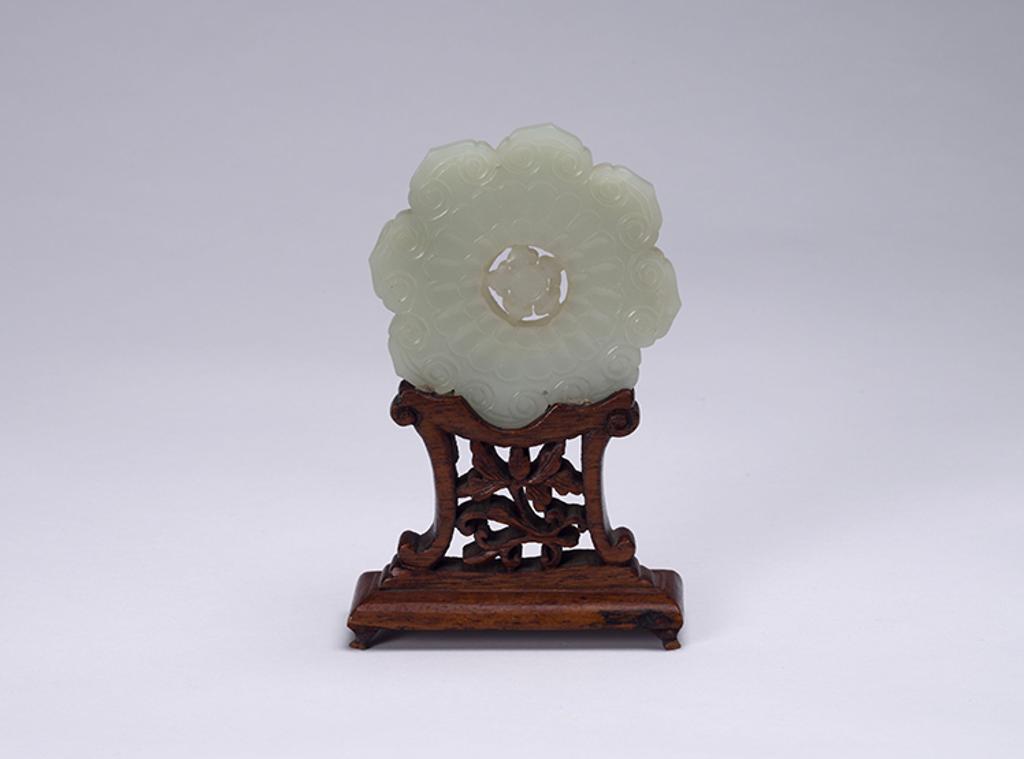 Chinese Art - A Large Chinese White Jade Rotating Floral Pendant, 18th/19th Century