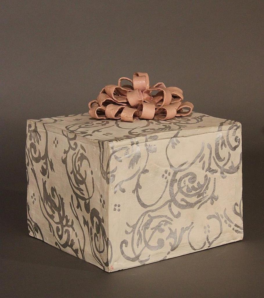 Agatha (Gathie) Falk (1928) - Gift Box