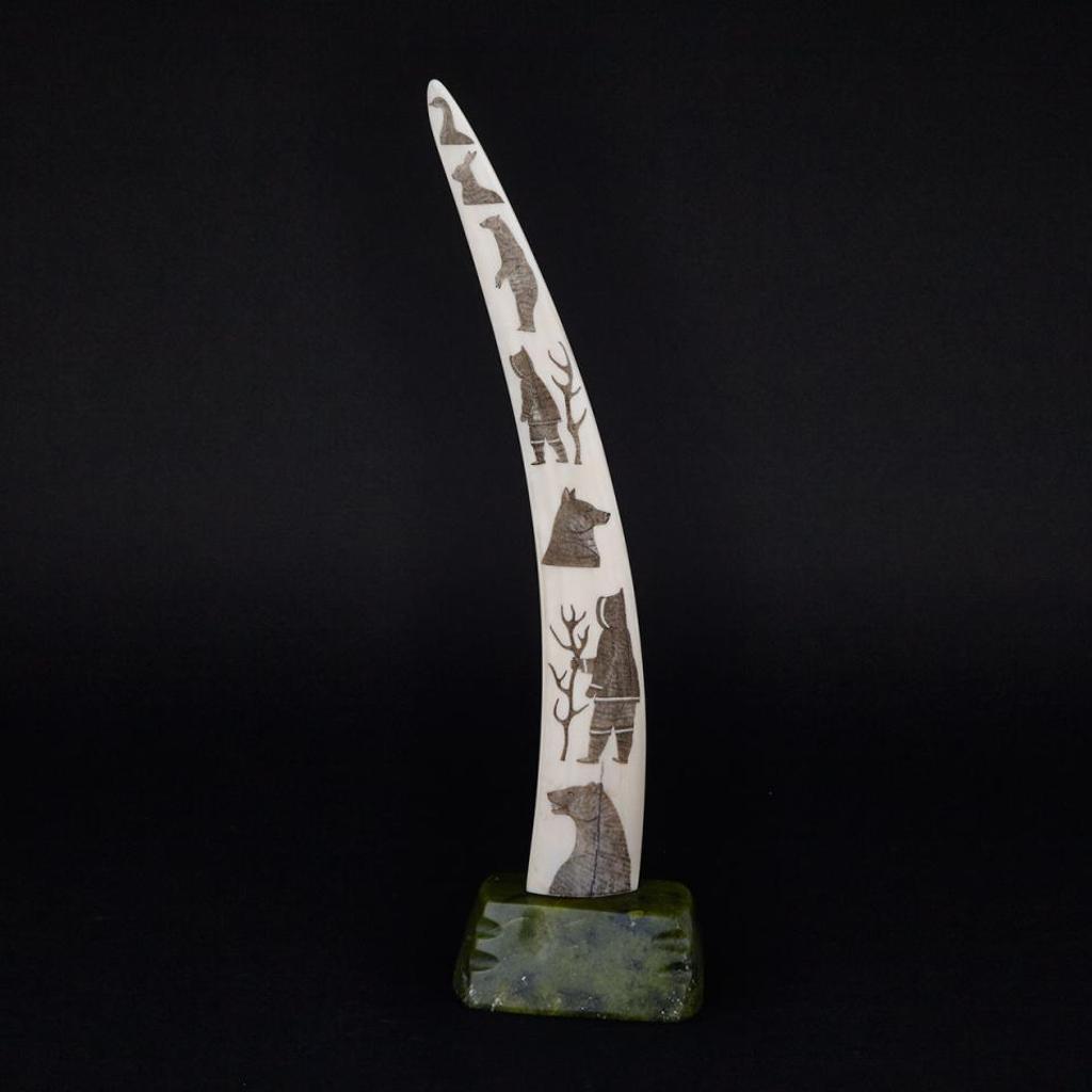 Davidee Itulu (1929-2006) - Etched Tusk With Arctic Motifs On Base