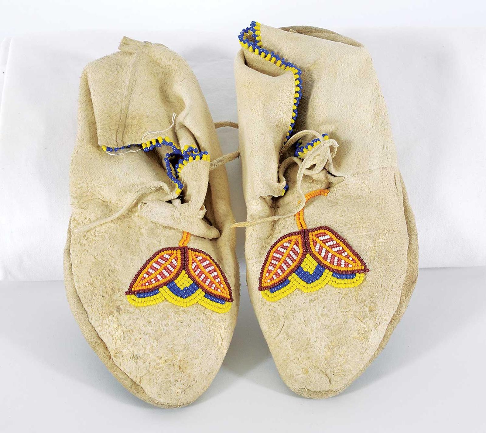 First Nations Basket School - Moccasins with Blooming Flower Design